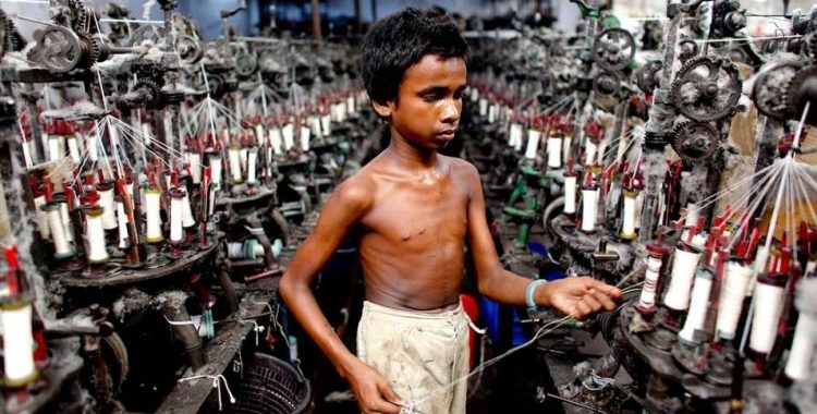 A Dor Oculta por Trás das Etiquetas de Marcas Famosas. O que você está disposto a mudar hoje para ajudar a acabar com a escravidão moderna?