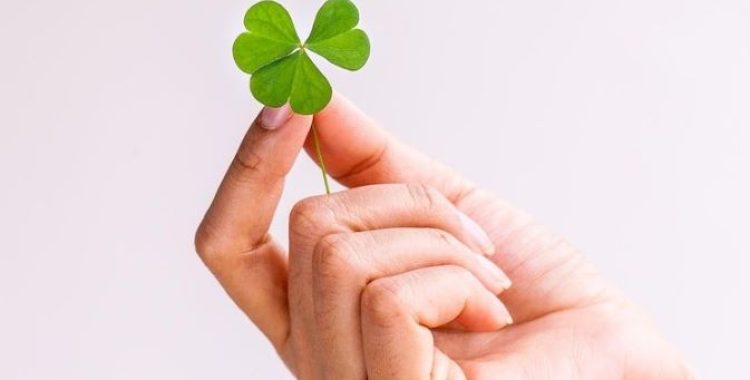 A sorte não vai te pegar pela mão