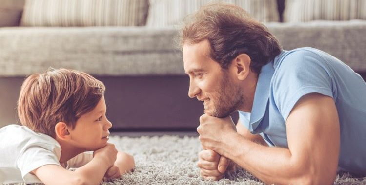 A Criança Dentro de Nós. Ao reconectar-se com essa criança, você descobrirá que ela nunca deixou de acreditar em você.